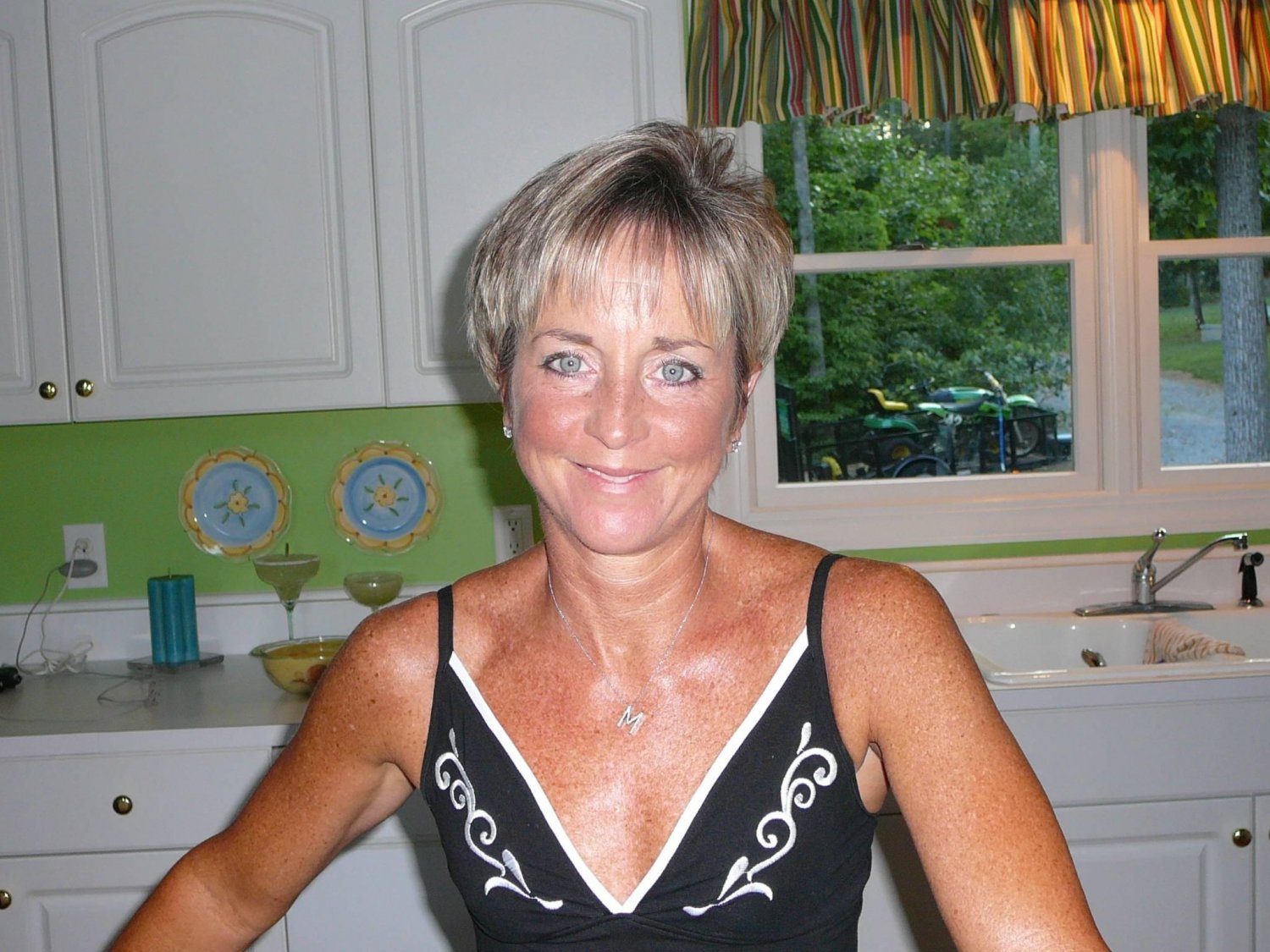 Danielle, skinny milf, small tits #i00u969s